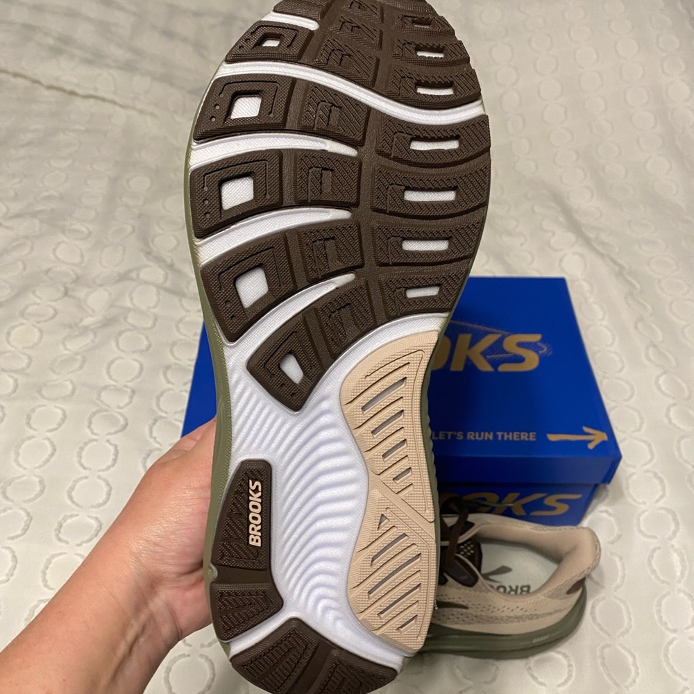 Brooks Ghost Athletic Shoes - Picture 3 of 4
